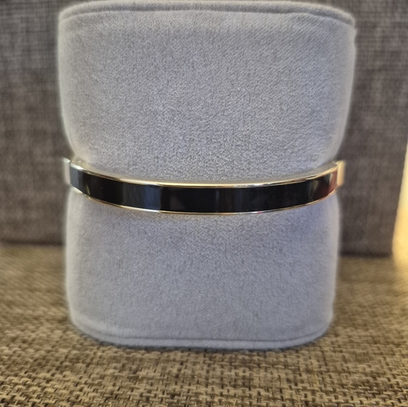 Jewelry - Vintage Gold Tone and Black Women's Bracelet